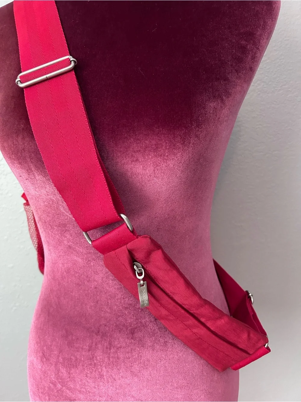 Baggallini Red Nylon Sling Travel Backpack Pockets Pockets Pockets